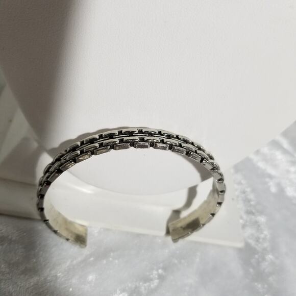 Paparazzi cuff bracelet silver tone 2 6/8" 1.1625 - Picture 2 of 8